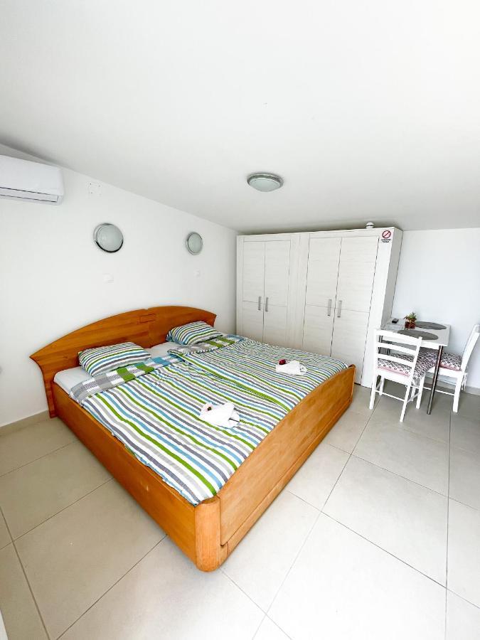 Beautiful Secluded Area Near Novalja Vacation House With Pool And Sea View Villa Lara Exterior photo